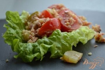 фото рецепта Салат с булгуром, тунцом и томатами