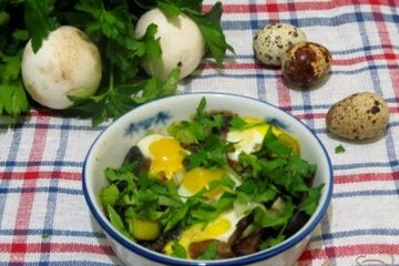 фото рецепта Запеченные шампиньоны под перепелинными яйцами