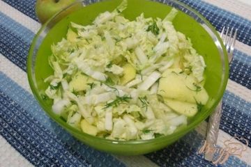 фото рецепта Салат из пекинской капусты и яблоком
