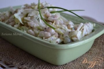 фото рецепта Салат с белой фасолью и кусочками ананаса