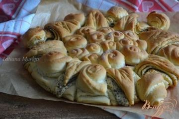фото рецепта Сдобный пирог с вишневым конфитюром