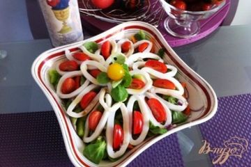 фото рецепта Салат овощной с кальмарами