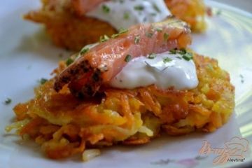 фото рецепта Южные латкес со сметанным соусом