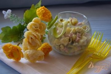 фото рецепта Салат с ветчиной и луком пореем