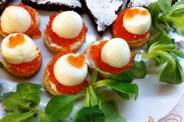фото рецепта Канапе с икрой и перепелиными яйцами