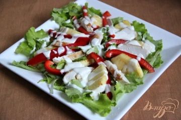 фото рецепта Салат из курицы, ананаса и перца под йогуртовой заправкой