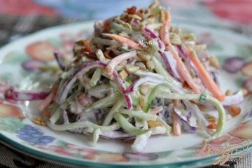 фото рецепта Салат с капустой и беконом