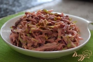 фото рецепта Салат со свеклой и салатной капустой