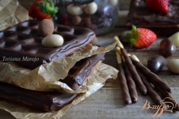 фото рецепта Клубничные вафли в шоколаде
