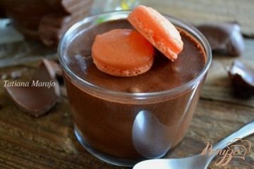 фото рецепта Шоколадный десерт с кусочками клубники
