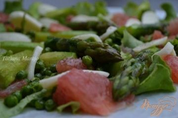 фото рецепта Салат со спаржей и кусочками грейпфрута