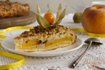 фото рецепта Пирог с персиками и грецкими орехами