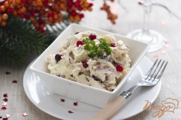 фото рецепта Салат с куриным филе и клюквой