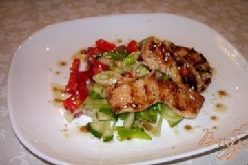 фото рецепта Легкий салат с курицей без майонеза