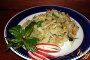 фото рецепта Тушеная капуста с мятой и яблоком