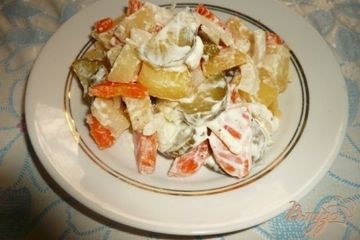фото рецепта Картофельный салат с огурцами и морковью