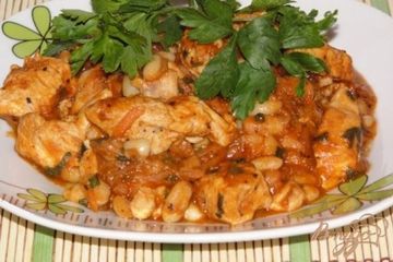 фото рецепта Быстрая фасоль в томате с куриным мясом