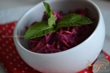 фото рецепта Салат со свеклой и вишнями