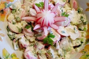 фото рецепта Салат из редиса с яйцом и зеленью