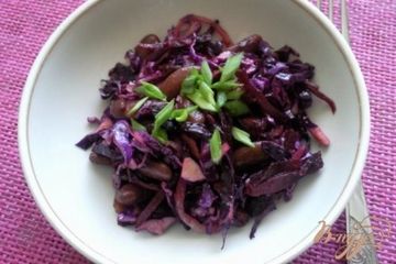 фото рецепта Салат из краснокочанной капусты с фасоли