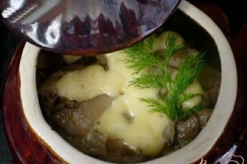 фото рецепта Картофель с грибами и курицей в горшочке