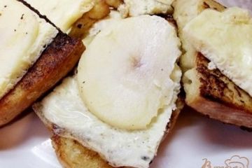 фото рецепта Ванильный омлет с гренками