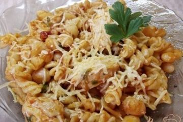 фото рецепта Макароны с фасолью, мясом и зеленью