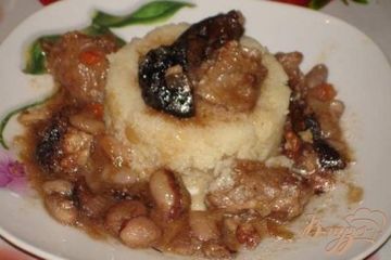 фото рецепта Мясо по-грузински с фасолью, черносливом и орехом.