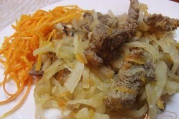 фото рецепта Тушеная капуста с грецкими орехами