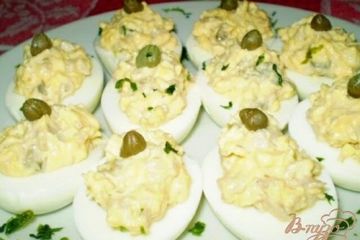 фото рецепта Яйца фаршированные мясом и каперсами