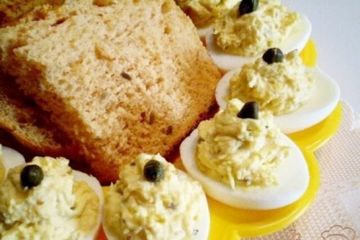 фото рецепта Яйца фаршированные каперсами и дайконом