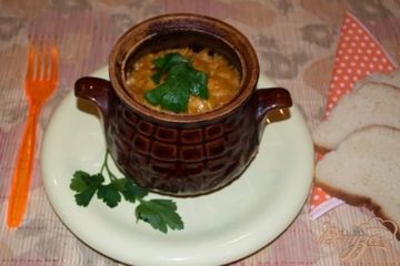 фото рецепта Жаркое с капустой и курицей в горшочке