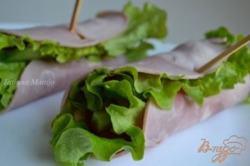 фото рецепта Рулетики из ветчины с овощами