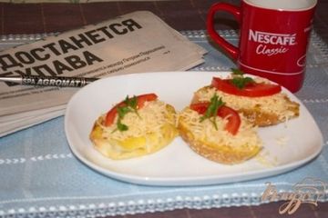 фото рецепта Французские гренки с сыром, помидором и зеленью