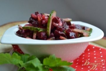 фото рецепта Свекольный салат с копченой семгой