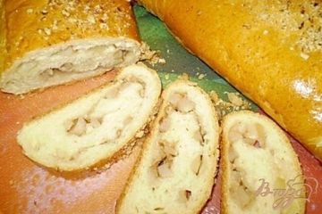 фото рецепта Рулет с яблоками и грецкими орехами
