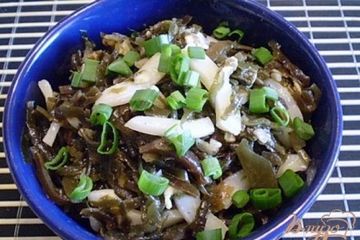 фото рецепта Морская капуста с копченными мидиями и кальмаром