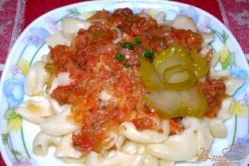 фото рецепта Макароны с кисло-сладким соусом из кислых огурцов и томатов