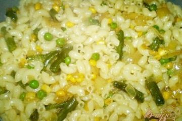 фото рецепта Макароны с горошком, кукурузой и стручковой фасолью