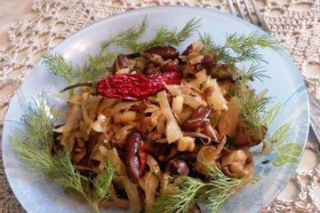фото рецепта Гарнир из квашенной капусты и фасоли