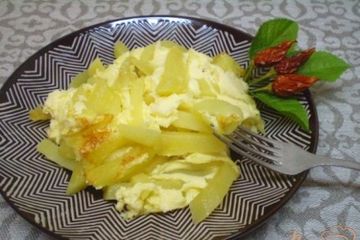 фото рецепта Картофель с яично-сметанной заливкой в мультиварке