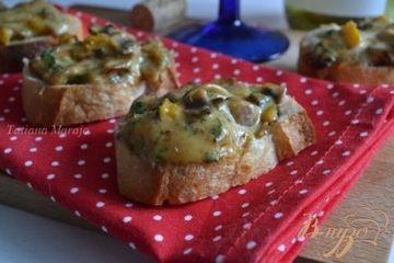 фото рецепта Закусочные гренки с грибами и сыром