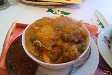 фото рецепта Куриное фрикасе с брокколи и ананасом в сливовой подливке