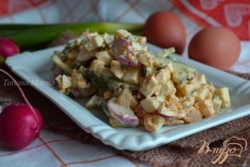 фото рецепта Яичный салат со свежим огурцом и редисом