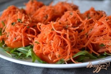 фото рецепта Закуска из томатов и маринованной моркови