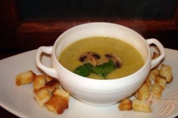 фото рецепта Грибной суп-пюре с кабачком и сухариками