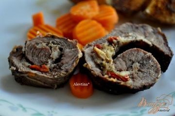 фото рецепта Говяжий рулет с вялеными помидорами и грибами