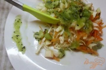 фото рецепта Салат овощной с киви