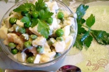 фото рецепта Салат со стручковой фасолью и зеленым горошком