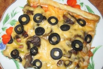 фото рецепта Пицца с шампиньонами и болгарским перцем
